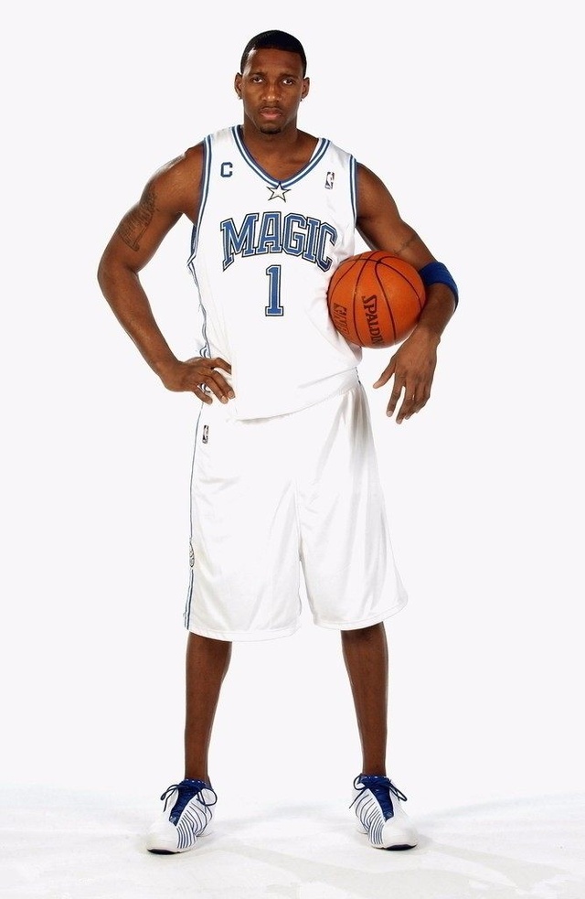 头球双响，孔德当选巴萨vs法兰克福全场最佳球员（孔德头球梅开二度，荣膺巴萨战法兰克福全场最佳）