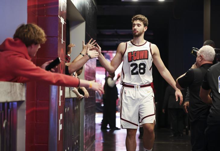 半场战报：博洛尼亚1-2克雷莫内塞，奥尔索利尼点射，瓦尔迪、帕耶罗破门（半场战况：博洛尼亚1-2暂落后克雷莫内塞，奥尔索利尼点球得分，瓦尔迪与帕耶罗破门）