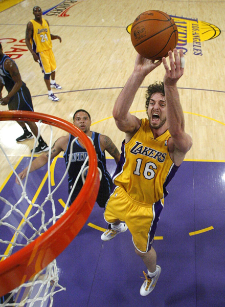 少年锋芒破阵来——卡尔的崛起之路（从少年到强者：卡尔的崛起轨迹）