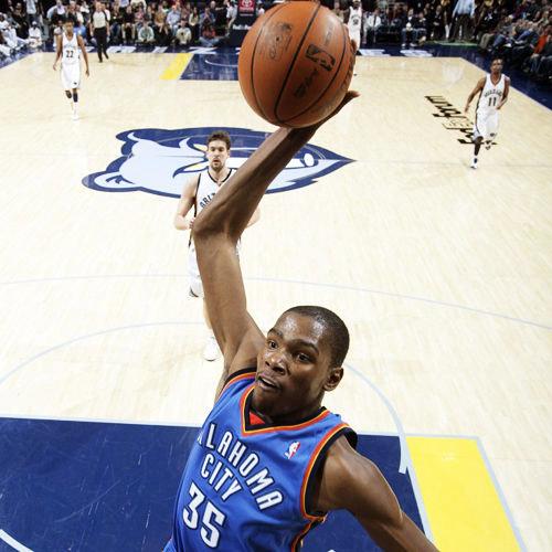 荷甲半场：梅尔韦尔德破门，肖蒂尔建功，兹沃勒2-1海伦芬（荷甲半场战报：兹沃勒2-1领先海伦芬，梅尔韦尔德破门、肖蒂尔建功）