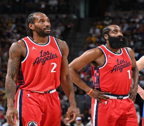 湖人浓眉哥篮下统治球队获胜（浓眉内线统治助湖人取胜）