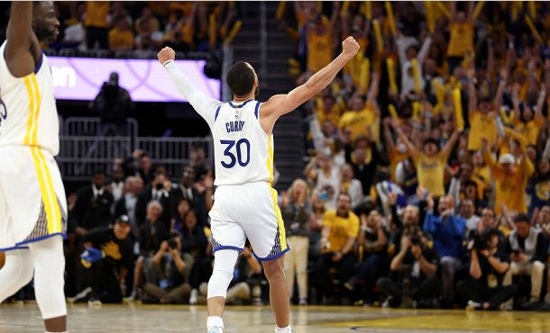 曼联错失良机，西汉姆联打击与英超联赛影响（曼联挥霍良机，西汉姆重击引发英超格局震荡）